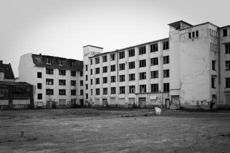 Fabrik, Agonie der Realität #1 - Michael Guntenhöner - Array auf - Array - Fabrik, Agonie der Realität #1 - Michael Guntenhöner - Array auf - Array -