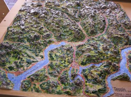 Geografisches Reliefbild-Unikat von Tessin/Schw - Ottmar Gebhardt - Array auf - Array - Geografisches Reliefbild-Unikat von Tessin/Schw - Ottmar Gebhardt - Array auf - Array -